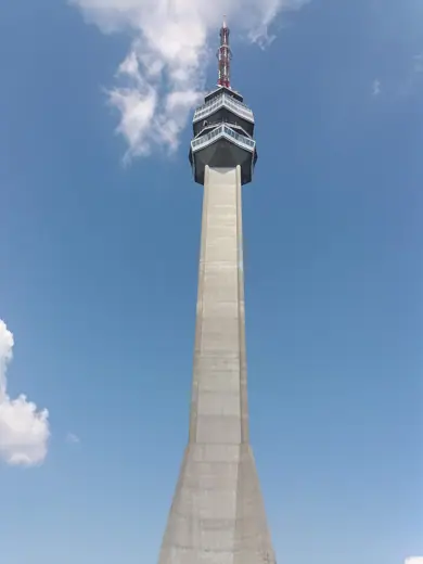 Photo 3: Exterior · Avala