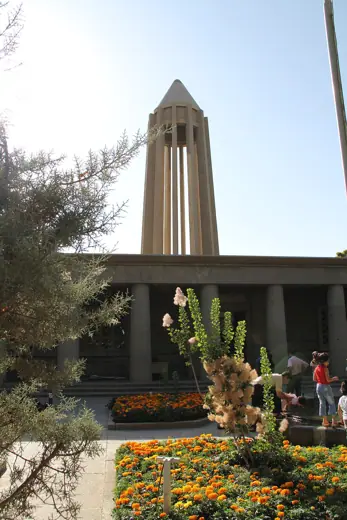 Photo 3: Exterior