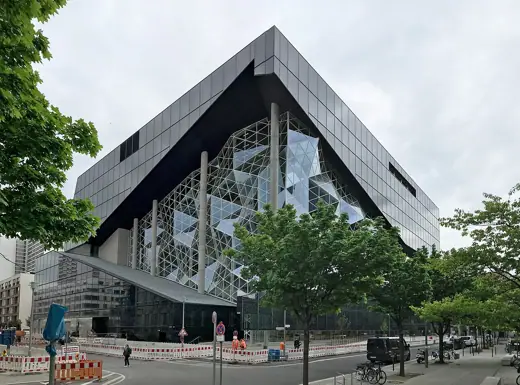 Photo 3: Exterior