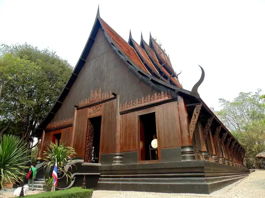Photo 4: Exterior