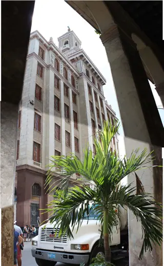Photo 3: Exterior · Torre Bacardi, La Habana