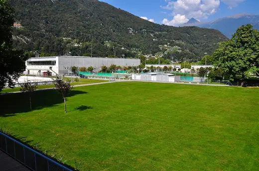 Photo 1: Exterior · Complesso immerso nel verde su una superficie totale di ca