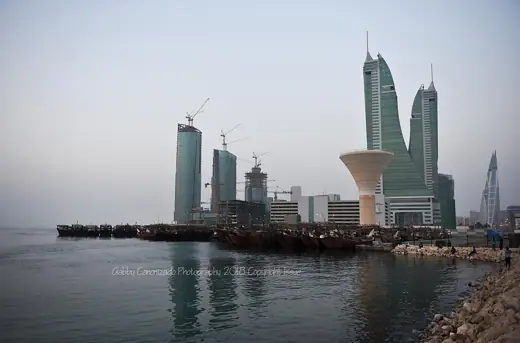 Photo 4: Exterior
