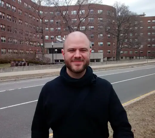 Photo 3: Exterior · Gunnar Klack vor dem Baker House Dormitory, Massachusetts Institute of Technology, 2014