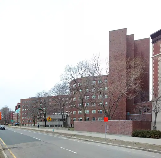 Photo 4: Exterior