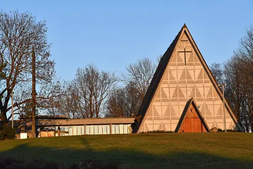 Photo 2: Exterior