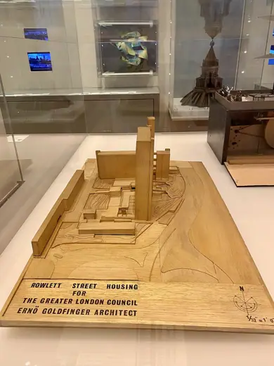 Photo 7: Model