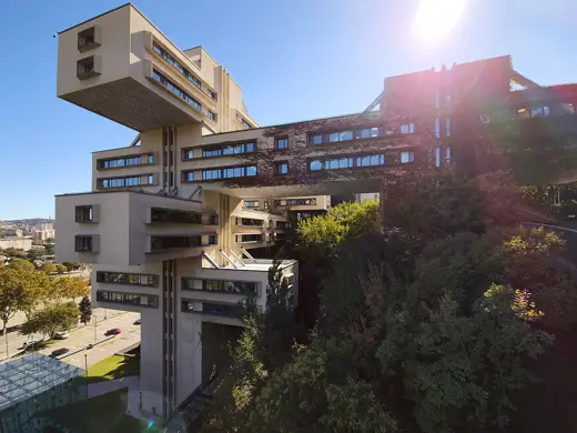 Photo 2: Exterior