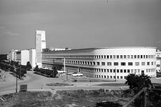 Photo 2: Exterior
