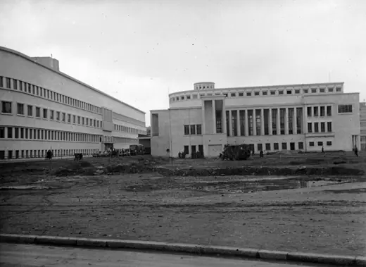 Photo 3: Exterior