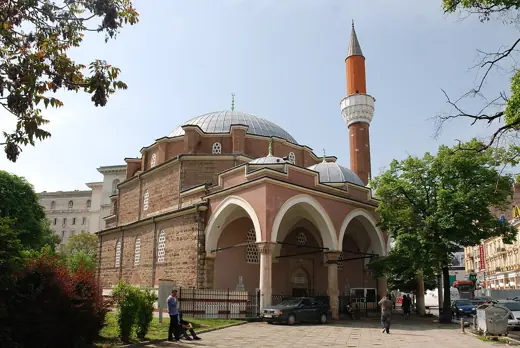 Photo 1: Exterior