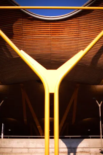 Photo 2: Exterior · Exterior view of Madrid-Barajas Airport T4, Madrid (Spain)