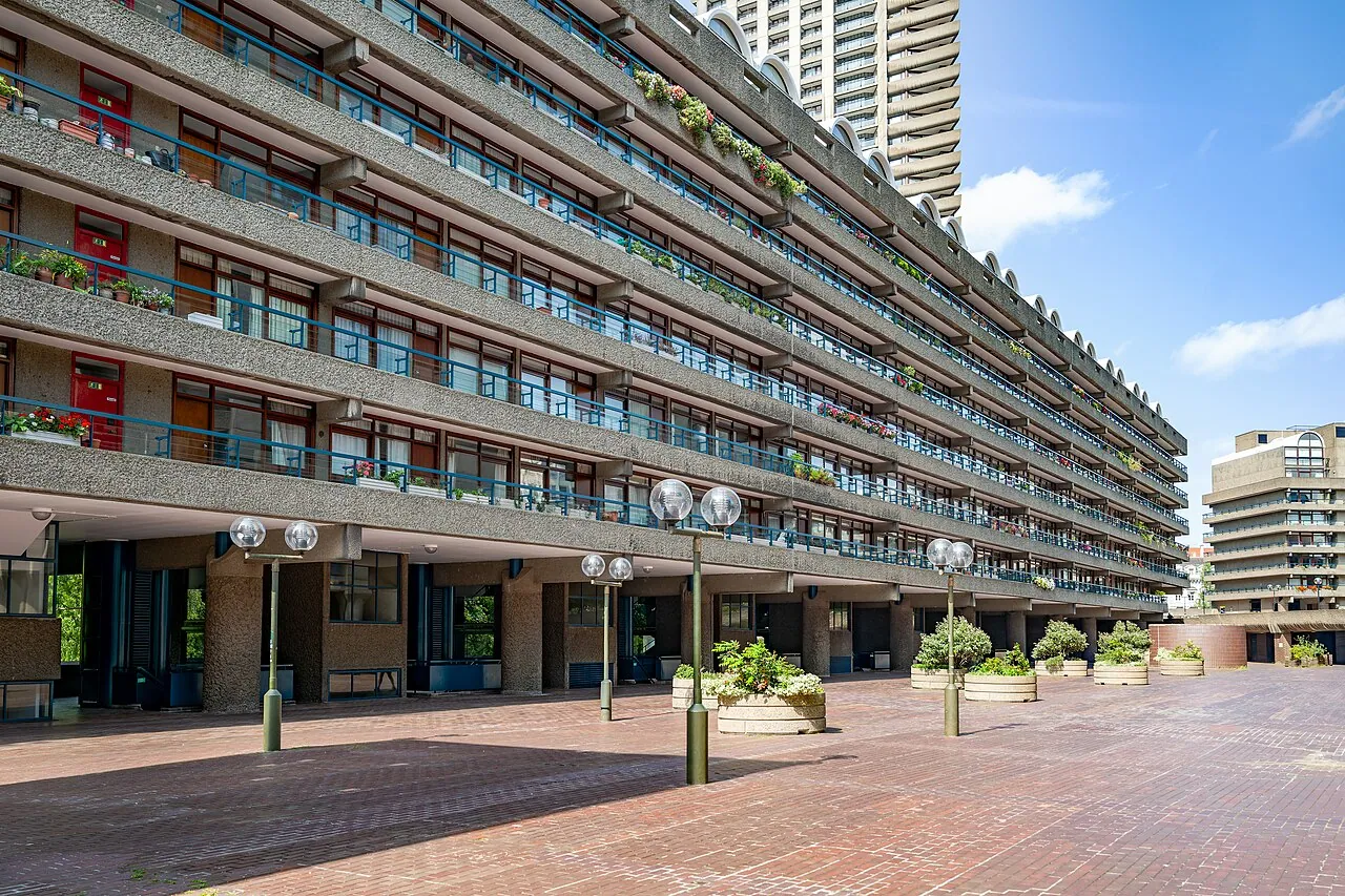 Barbican Estate: Exterior · London: BARBICAN, Defoe House City of London