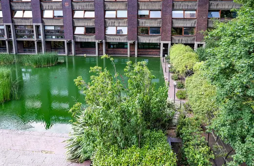 Photo 8: Context · London: BARBICAN, Lake City of London