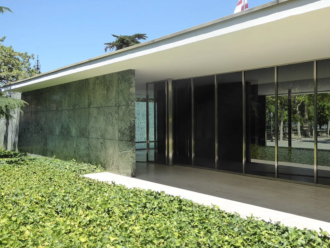 Barcelona Pavilion: Exterior · Barcelona-Pavillon, Barcelona, Catalonia, July 2014