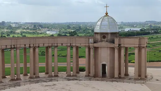 Photo 3: Exterior · La photo de la Basilique notre Dame de la Paix de Yamoussoukro lors de la visite tournique du 21 mai 2024