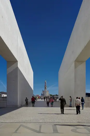 Photo 2: Exterior · Portugal, Fatima, Igreja da Santíssima Trindade, view to Basílica de Nossa Senhora do Rosário