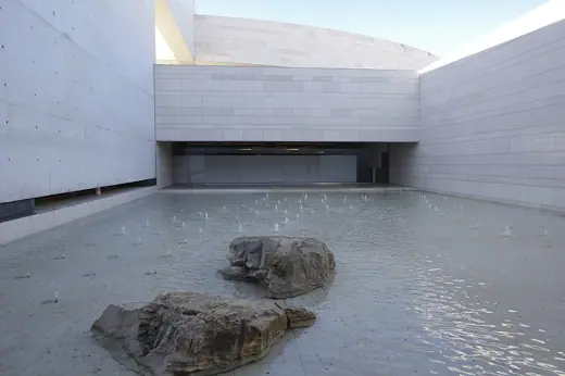 Photo 3: Exterior · Portugal, Fatima, Igreja da Santíssima Trindade