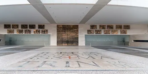 Photo 4: Exterior · Church of the Holy Trinity, Fátima 