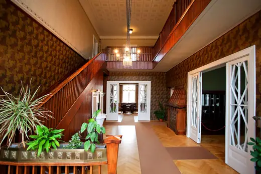 Photo 5: Interior