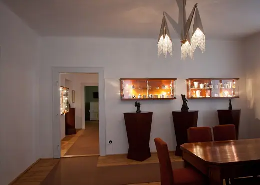 Photo 6: Interior