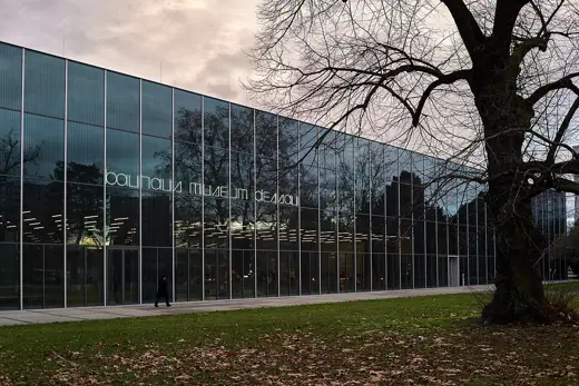 Photo 1: Exterior