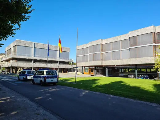 Photo 1: Exterior
