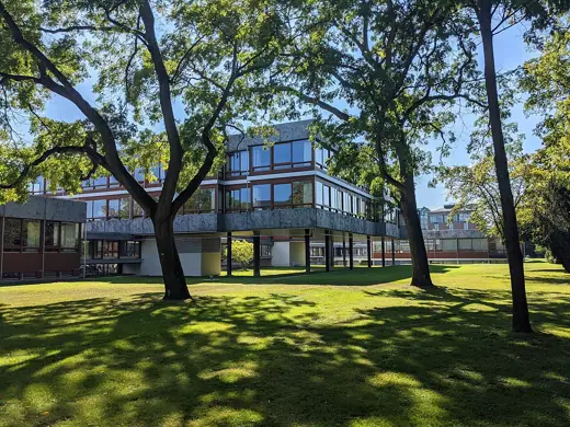Photo 2: Exterior