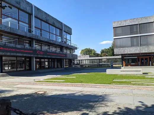 Photo 3: Exterior