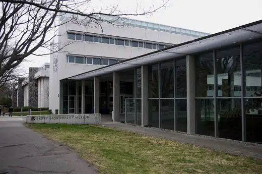 Photo 1: Exterior