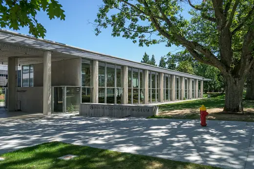 Photo 2: Exterior