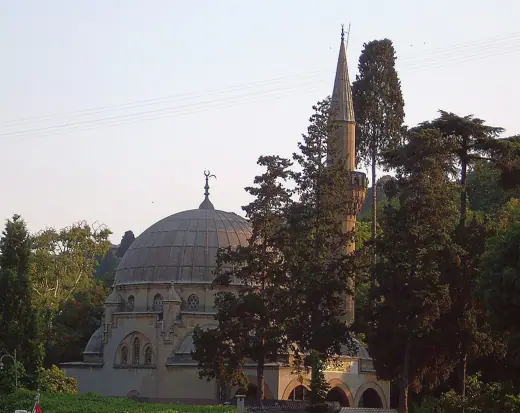 Photo 2: Exterior
