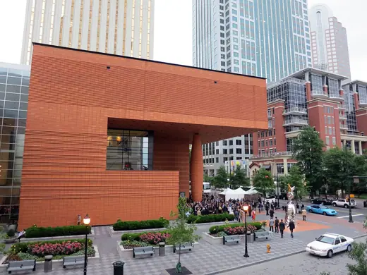Photo 2: Exterior
