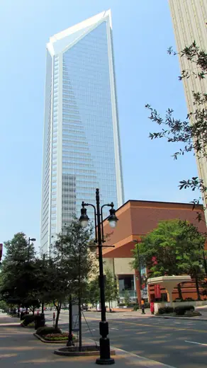 Photo 3: Exterior