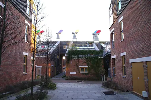 Photo 2: Exterior