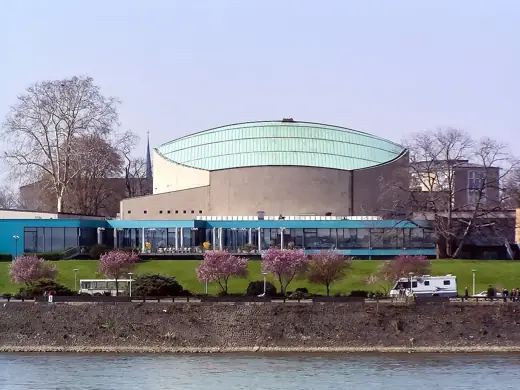 Photo 2: Exterior