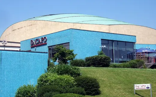 Photo 3: Exterior