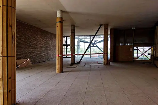 Photo 4: Interior