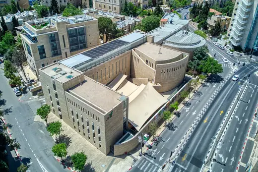 Photo 1: Exterior