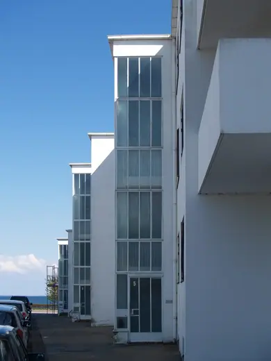 Photo 2: Exterior · north facade, bellavista housing, klampenborg, 1931-1934