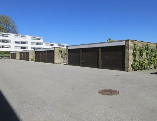 Photo 3: Exterior · Garages at the Bellavista Housing Estate in Klampenborg, Denmark