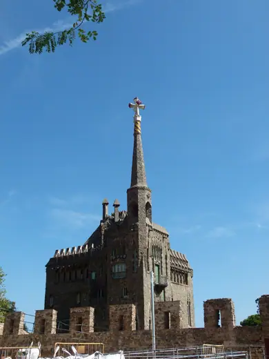 Photo 4: Exterior