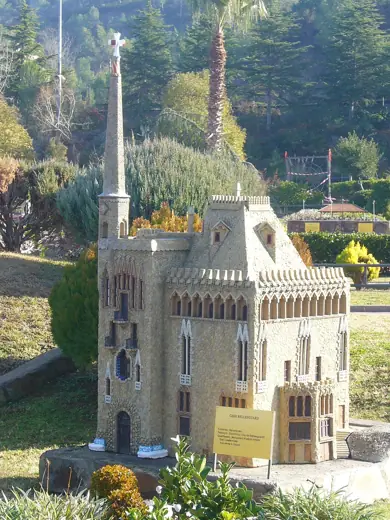 Photo 7: Model · Scale model at the "Catalunya en Miniatura" miniature park : Bellesguard house, from Gaudí