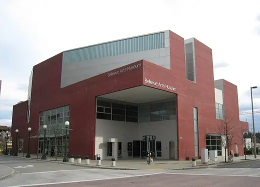 Photo 1: Exterior