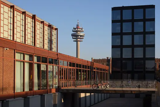 Photo 3: Exterior · Zugang zum 21er Haus (Belvedere 21)
