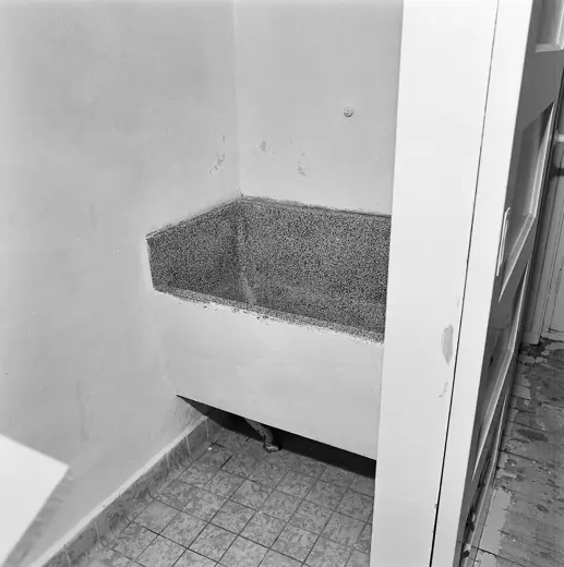 Photo 5: Interior · BERGPOLDERFLAT: INTERIEUR, BADKAMER, WASBAK