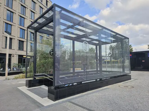 Photo 5: Interior · Tag der Inbetriebnahme der S15 am Hauptbahnhof in Berlin-Moabit, Deutschland