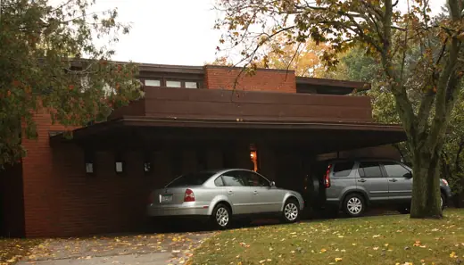 Photo 3: Exterior