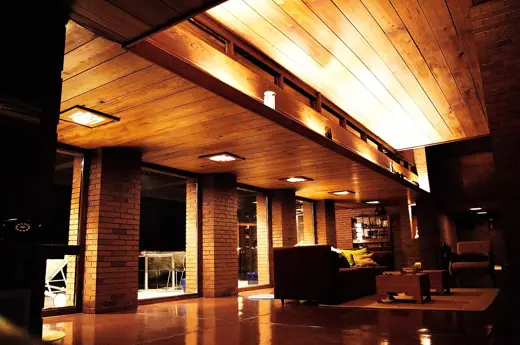 Photo 4: Interior