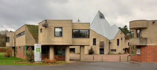 Photo 4: Exterior